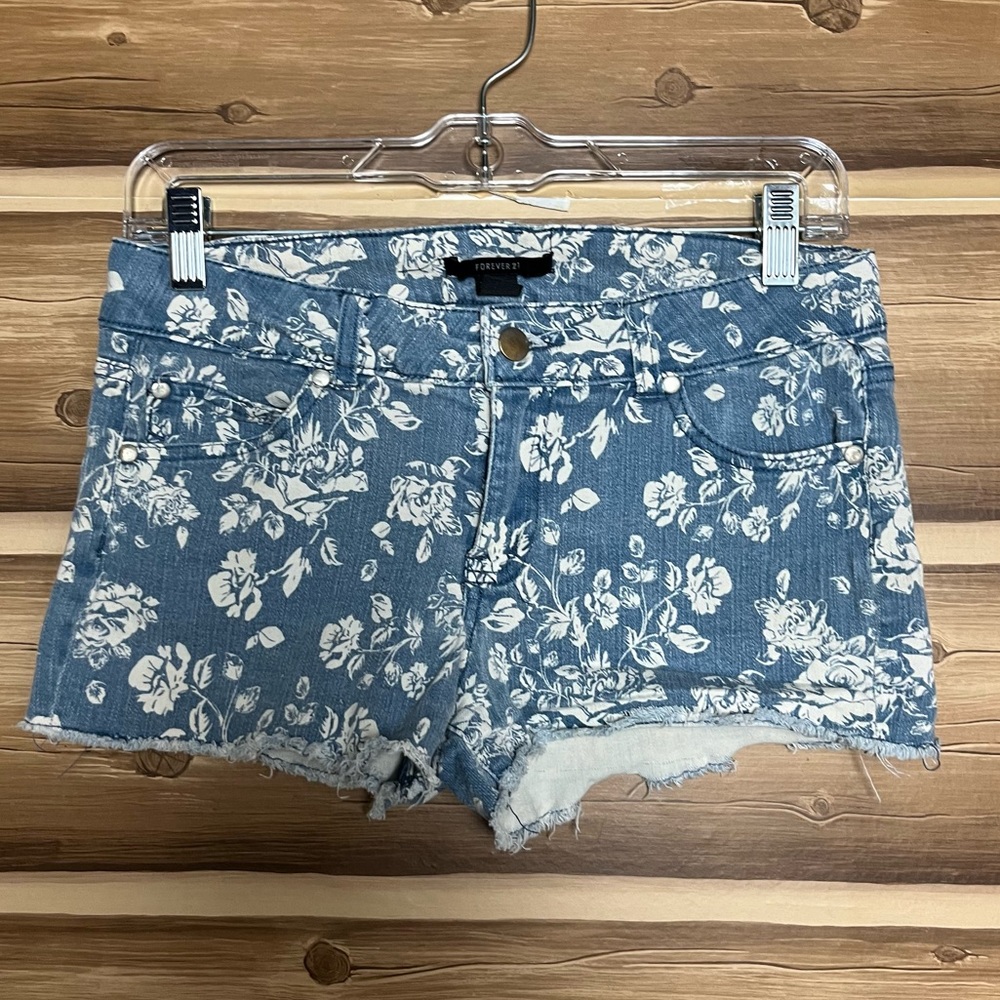 5 for $30 Forever 21 women blue floral jeans shorts size 28 98% cotton 2%spandex